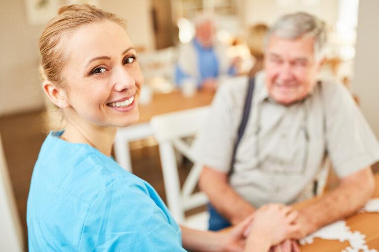 Grundpflege und Alltagshilfe von Senovita Grundpflege und Alltagshilfe 24 Stunden Pflege